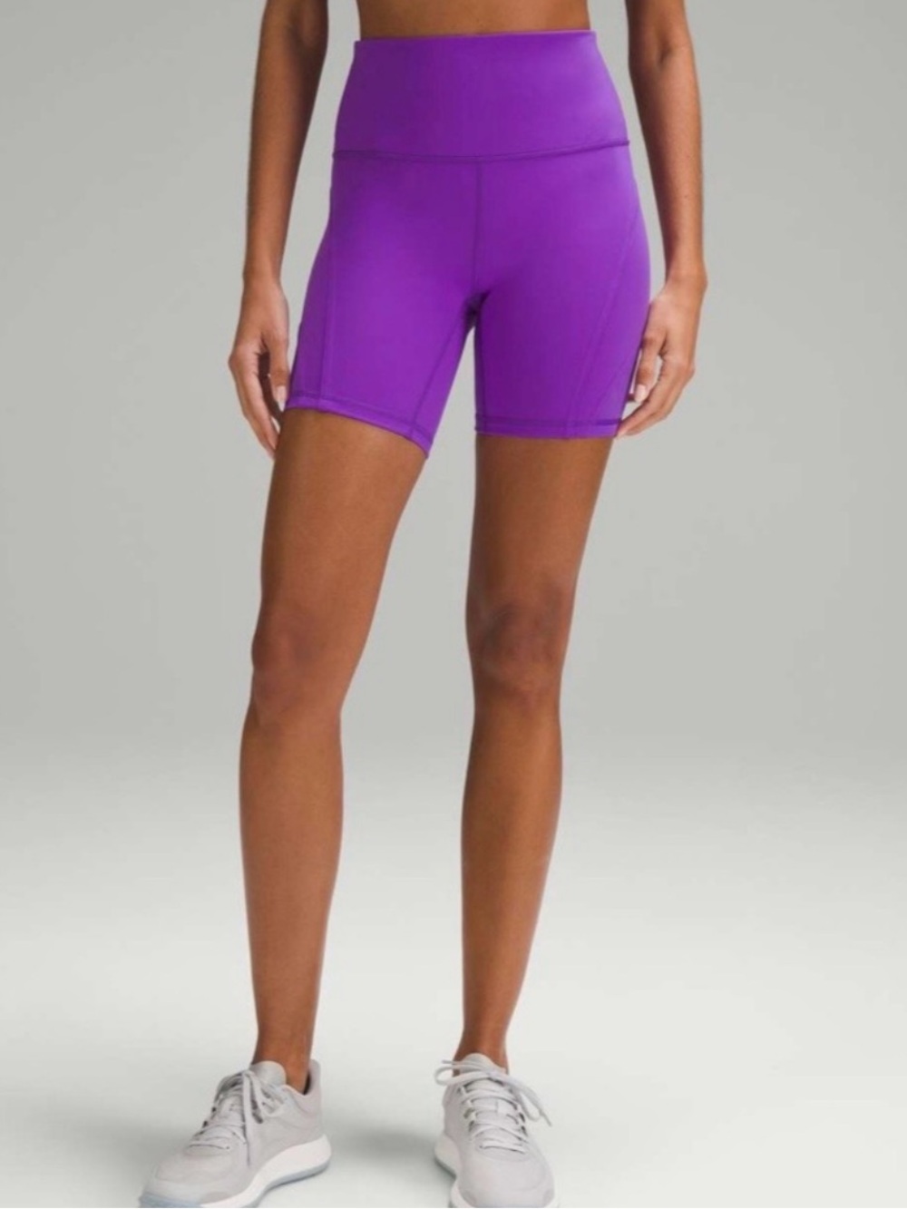 Lululemon Wunder Train Mesh
Panel High-Rise Short 6" in Size 4